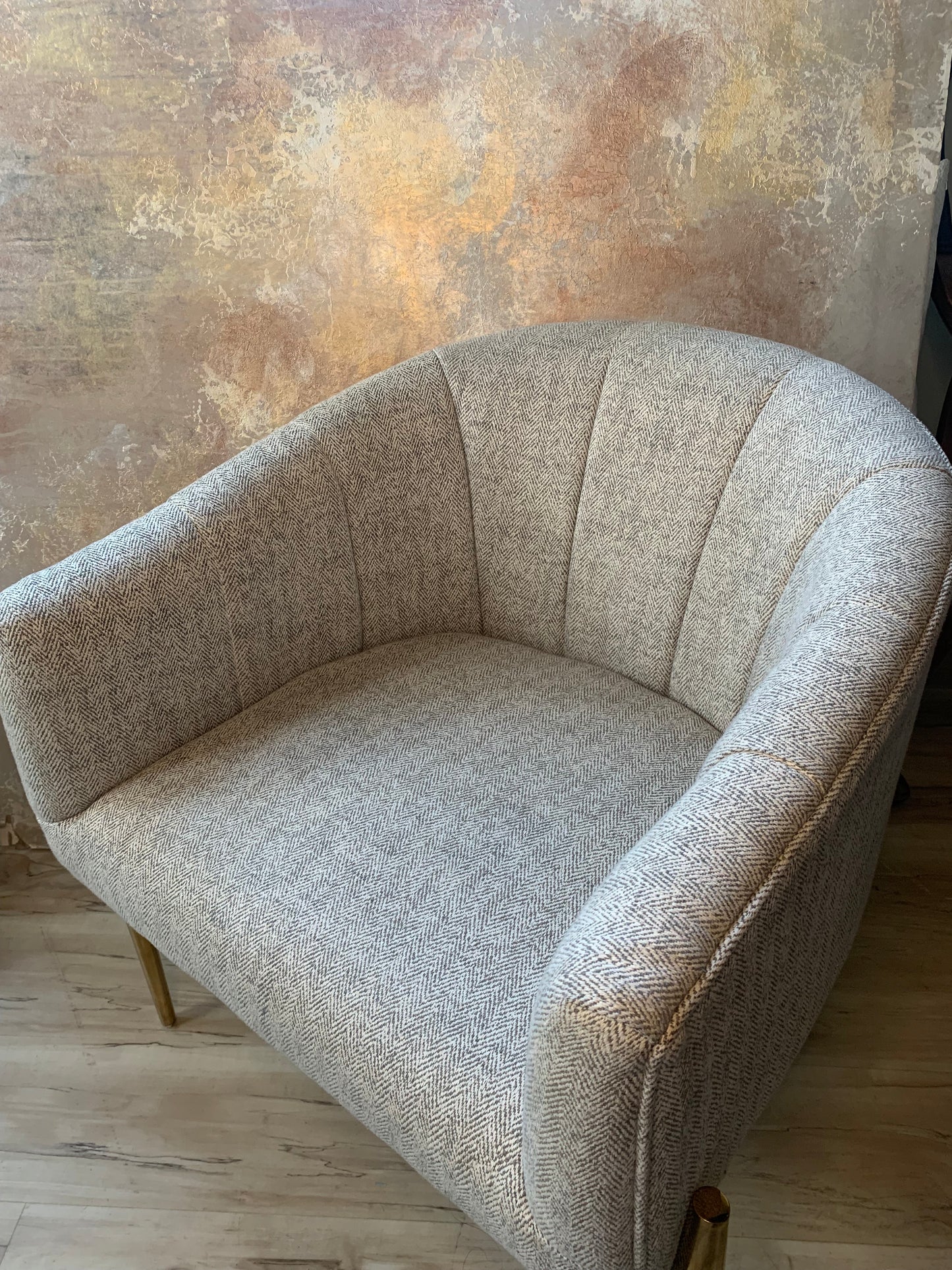 Low Back Lightly Tufted Linen Accent Chair